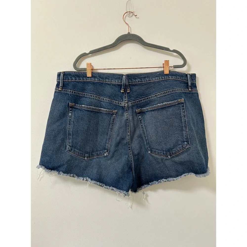Good American High Waisted Distressed Denim Shorts Medium Wash Raw Hem Size 16